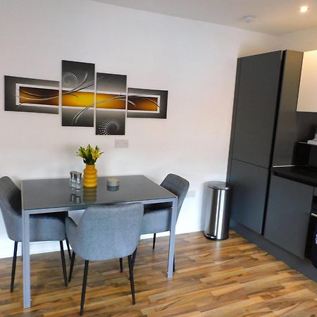 Newly Refurbished 1 Bed Apt In Hamilton Close To Station And Local Amenities Kültér fotó