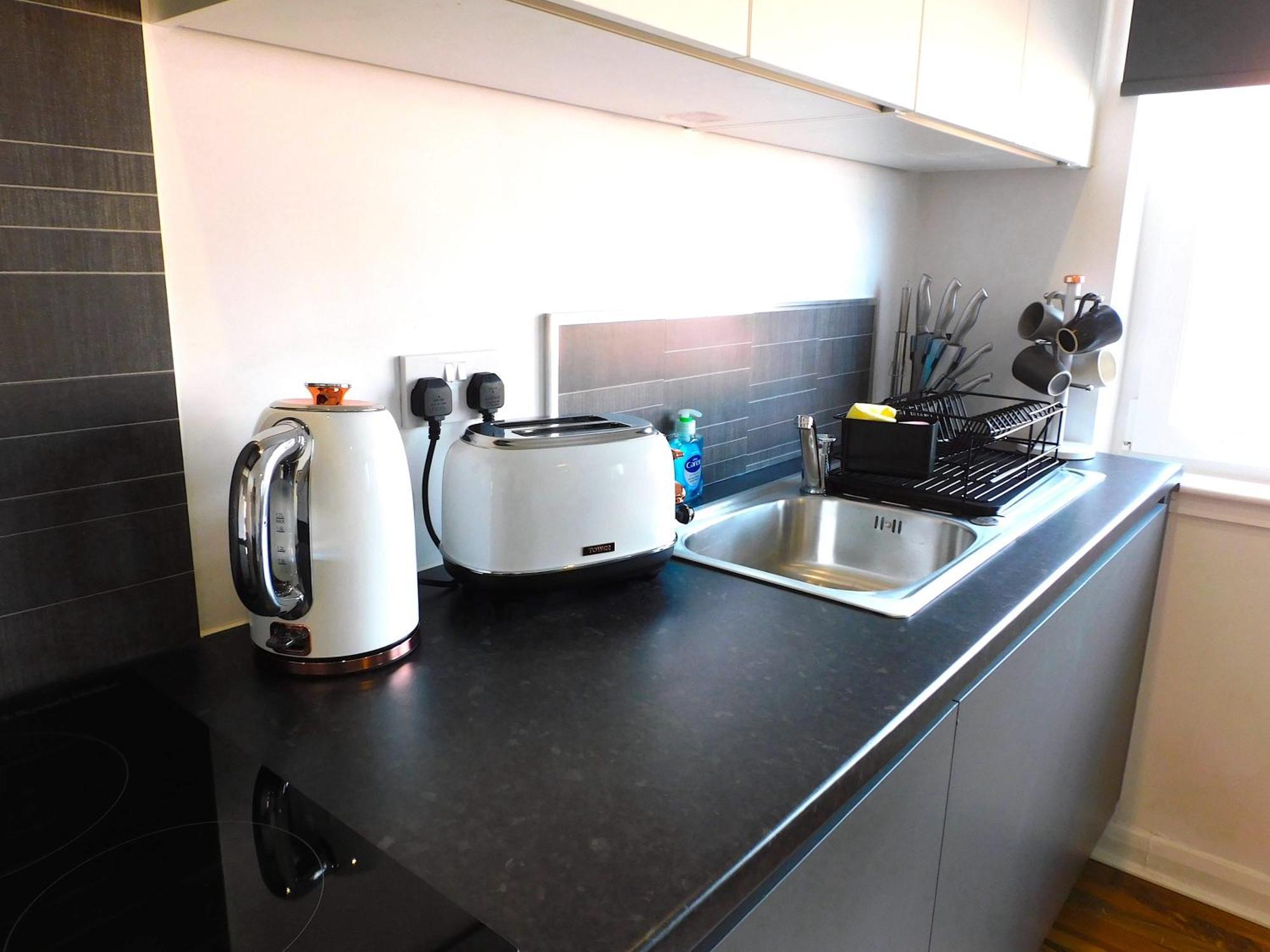Newly Refurbished 1 Bed Apt In Hamilton Close To Station And Local Amenities Kültér fotó