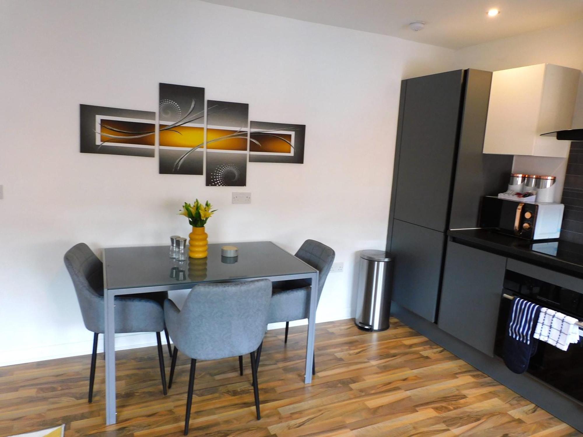 Newly Refurbished 1 Bed Apt In Hamilton Close To Station And Local Amenities Kültér fotó